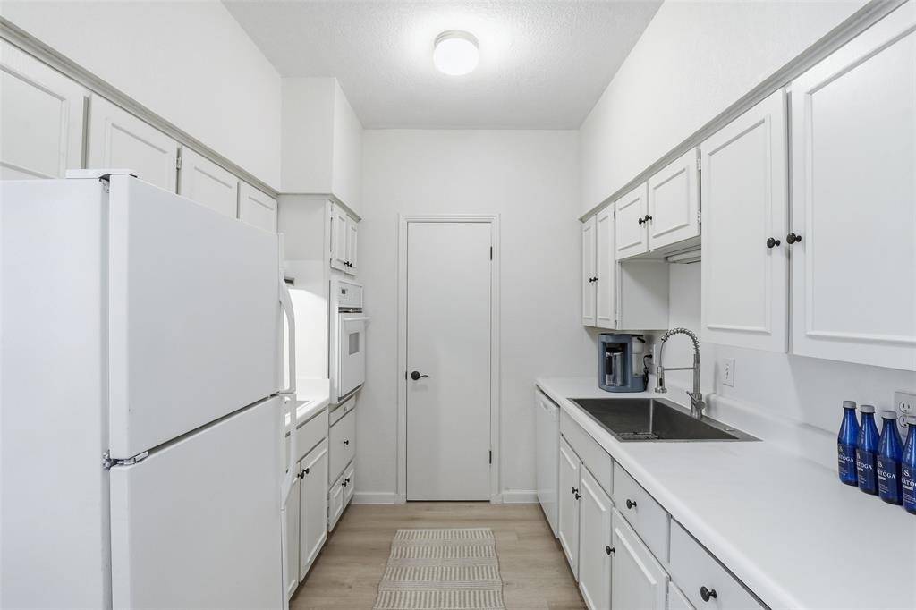 4312 Bellaire Drive S #111, Fort Worth, TX 76109