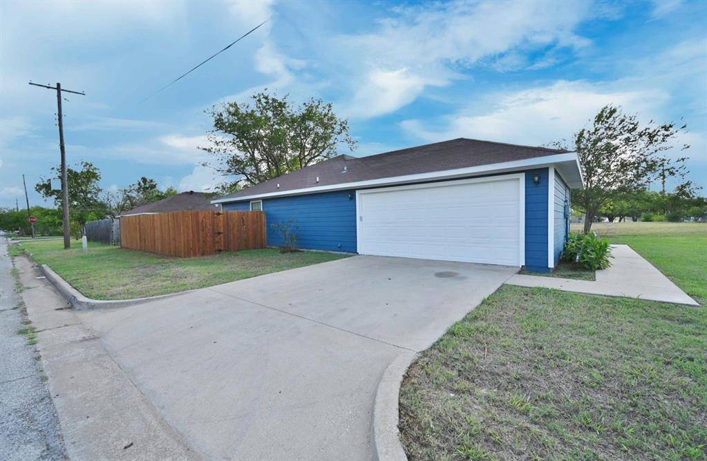 1106 12th Street SE, Mineral Wells, TX 76067