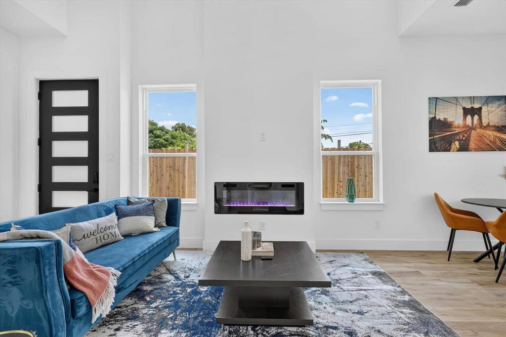 520 Woodbine Avenue, Dallas, TX 75203
