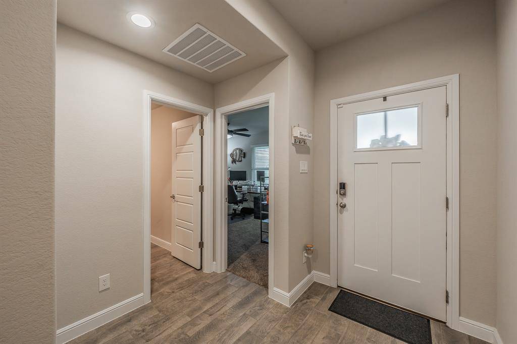 713 Breckenridge Park Drive, Alvarado, TX 76009