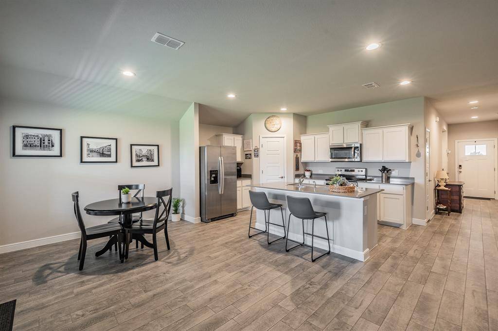 713 Breckenridge Park Drive, Alvarado, TX 76009