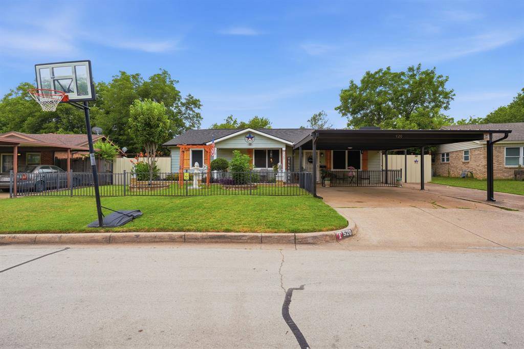 520 Thompson Drive, Saginaw, TX 76179