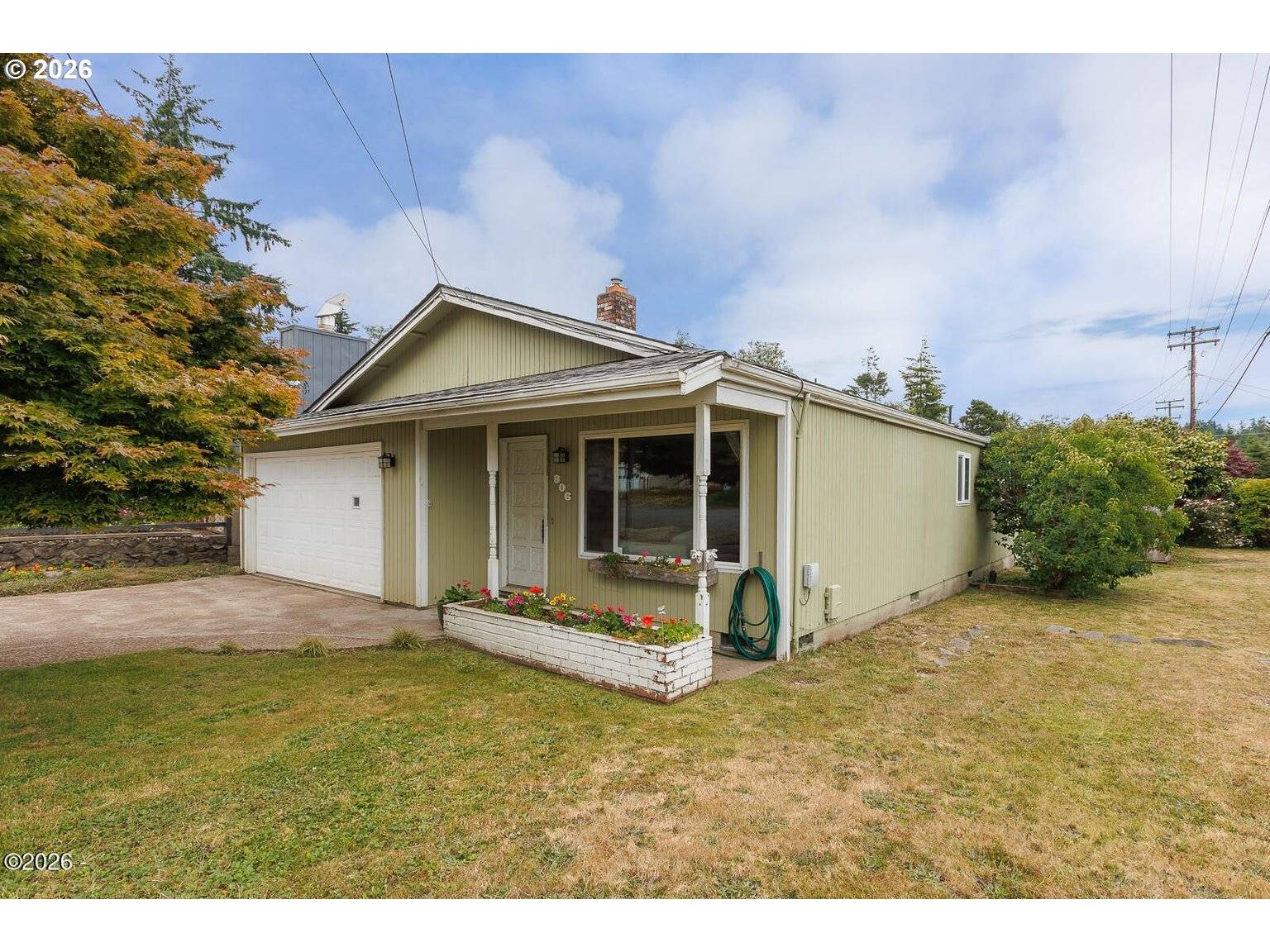 806 NE DOUGLAS ST, Newport, OR 97365