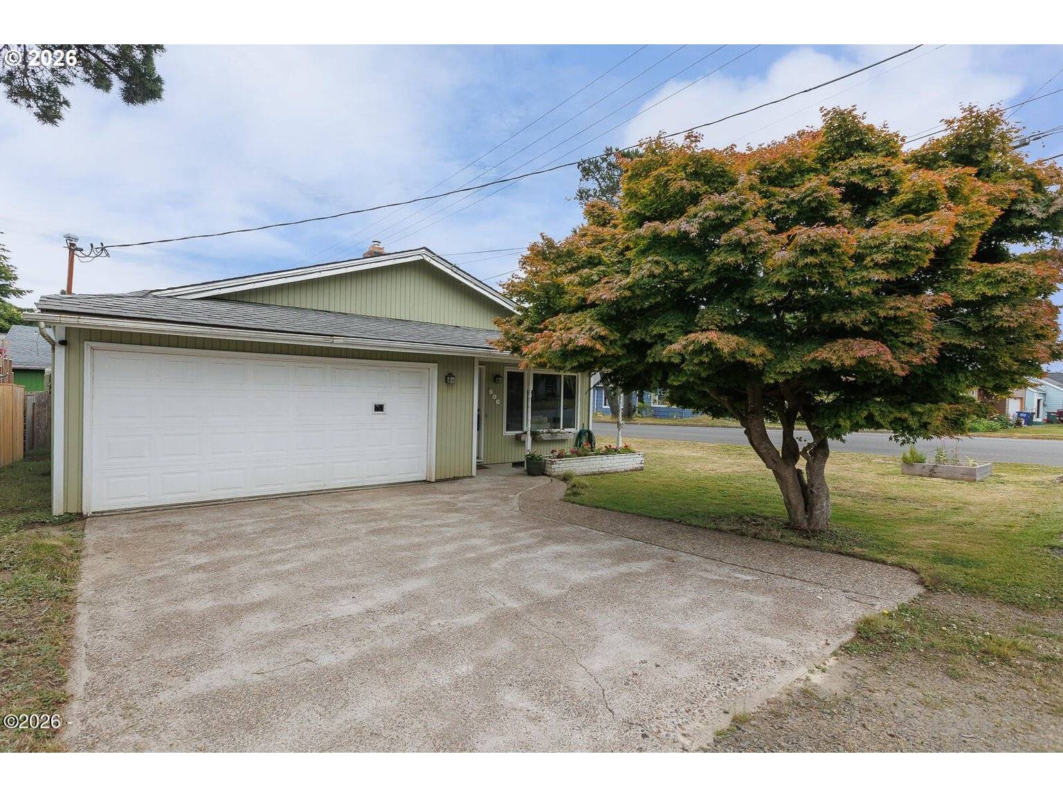 806 NE DOUGLAS ST, Newport, OR 97365