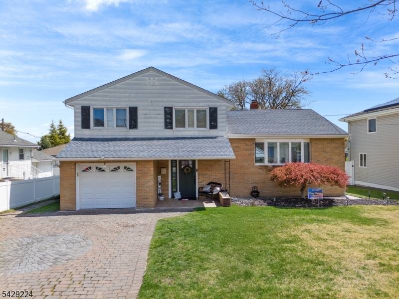 11 Barbara Dr, Clifton City, NJ 07013