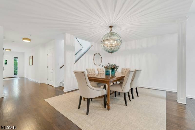 22 Fox Run Rd, Allendale Boro, NJ 07401