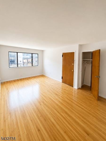 330 Taft Pl, Harrison Town, NJ 07029