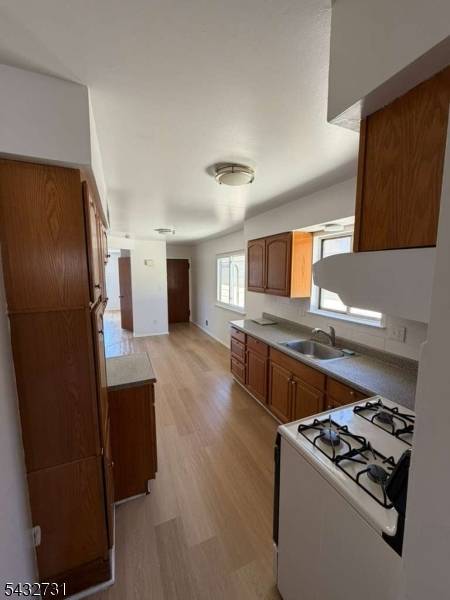 330 Taft Pl, Harrison Town, NJ 07029