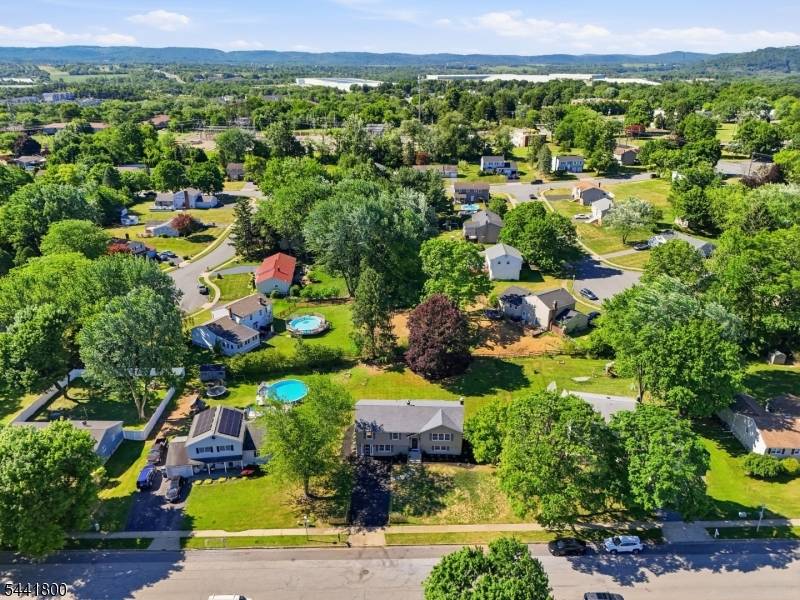 44 Stonehenge Dr, Lopatcong Twp., NJ 08865