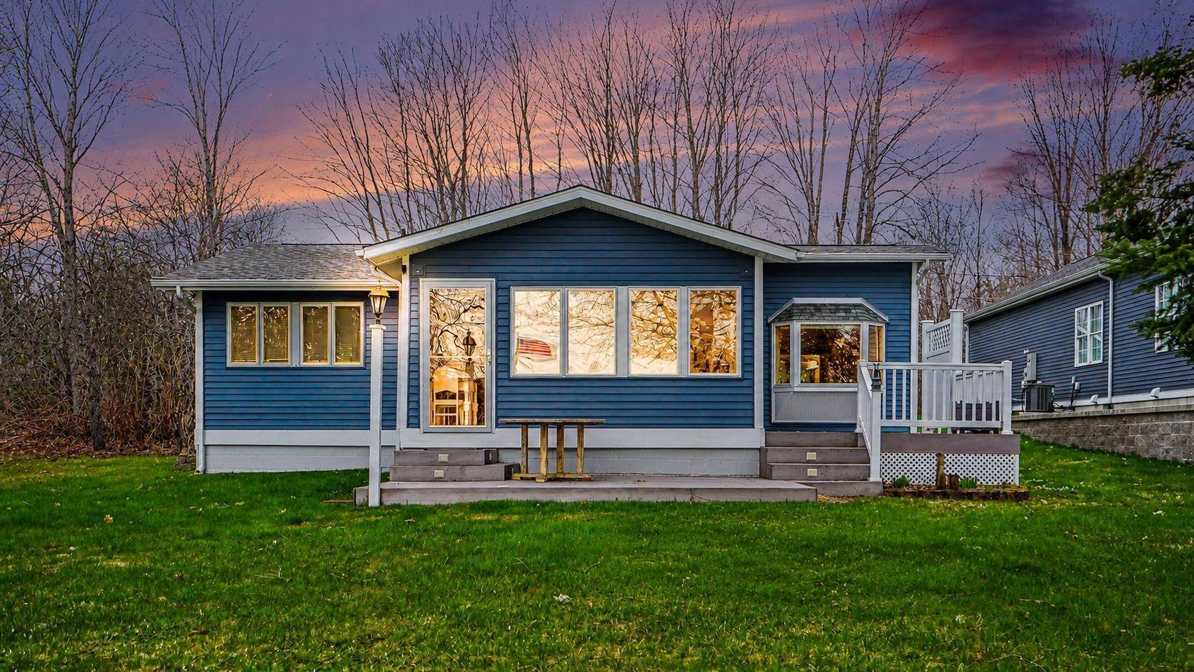 3625 Cedar ST, Alcona Twp, MI 48738