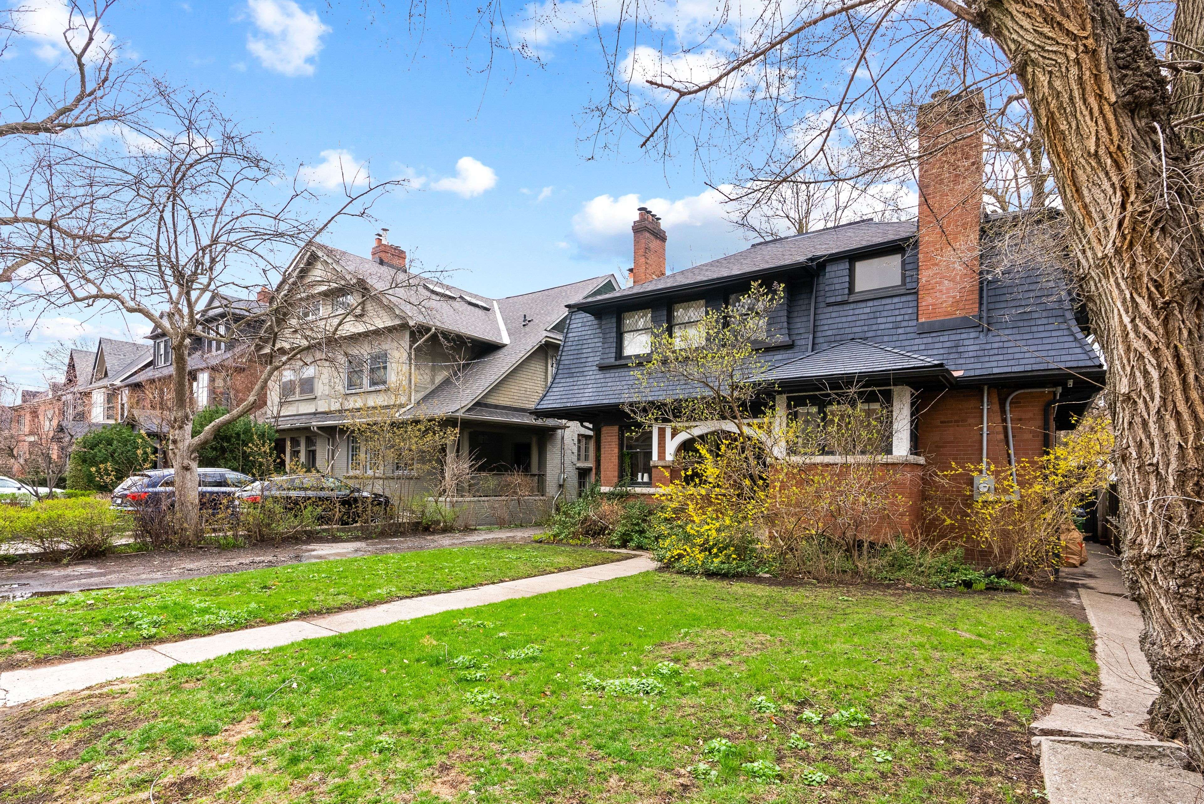 147 Farnham AVE, Toronto C02, ON M4V 1H7