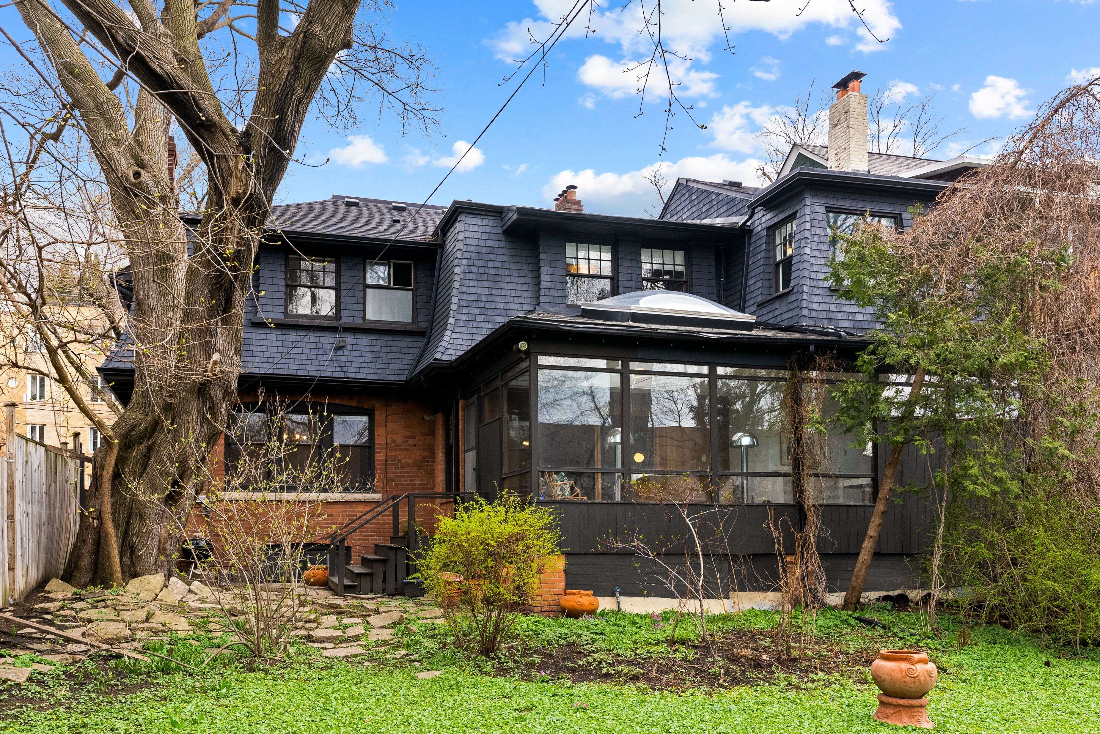 147 Farnham AVE, Toronto C02, ON M4V 1H7