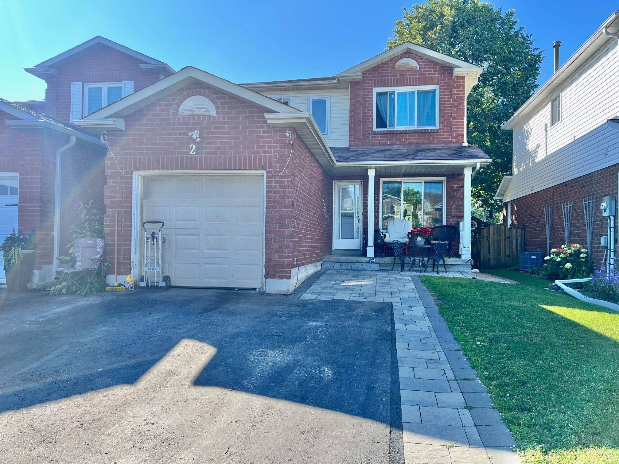 26 Moyse DR, Clarington, ON L1E 2V4