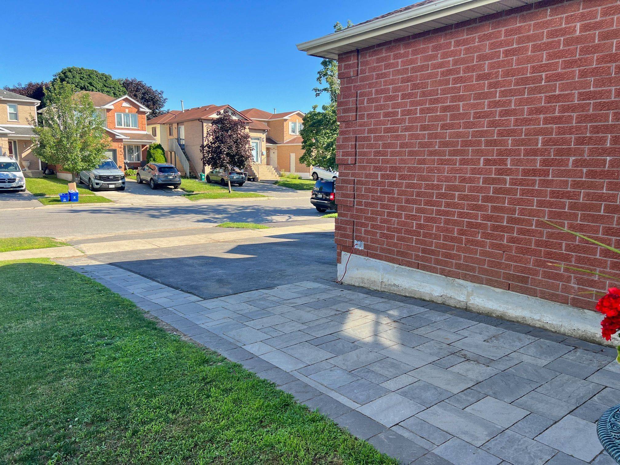 26 Moyse DR, Clarington, ON L1E 2V4