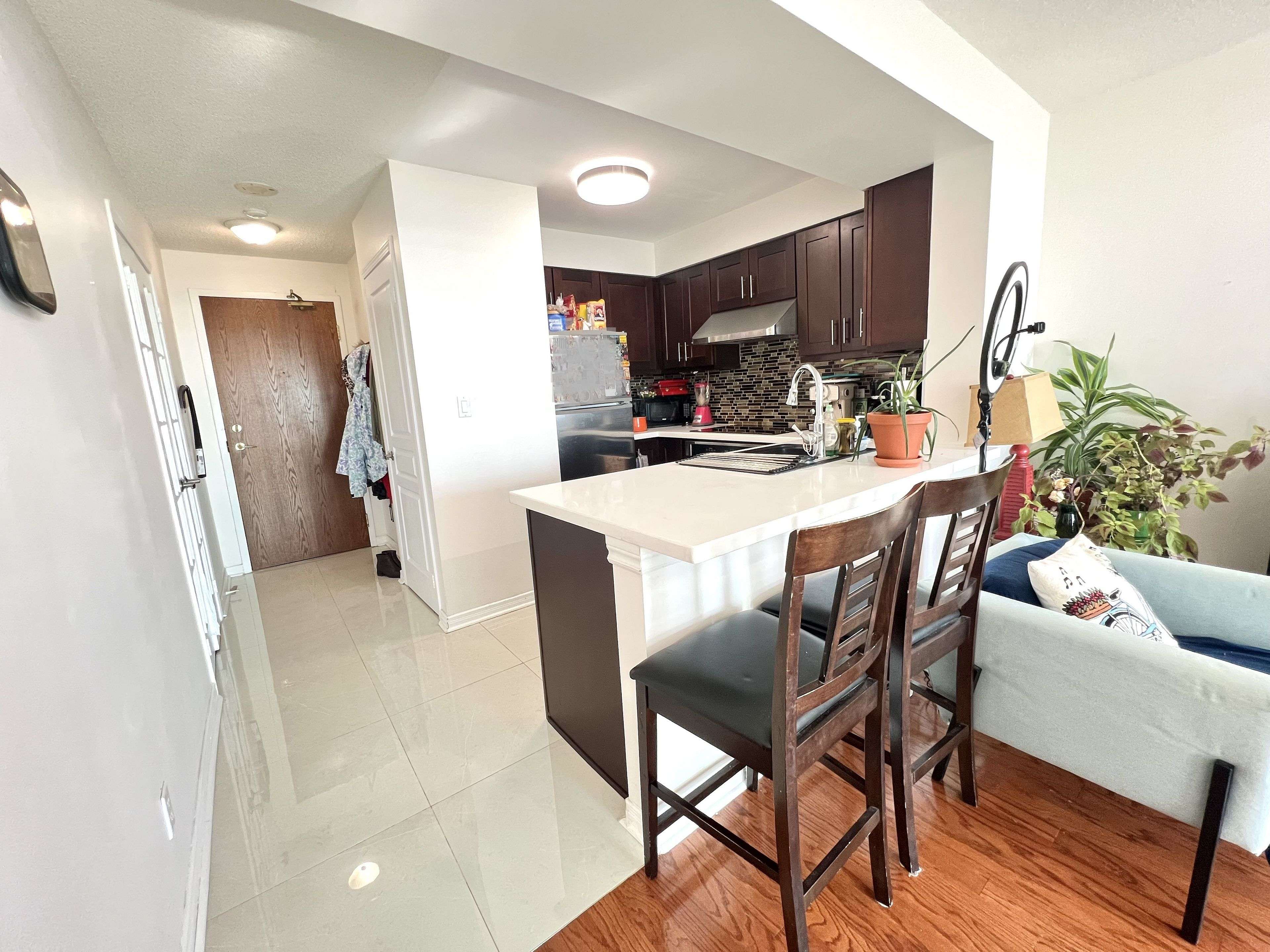 4879 Kimbermount AVE #1602, Mississauga, ON L5M 7R8