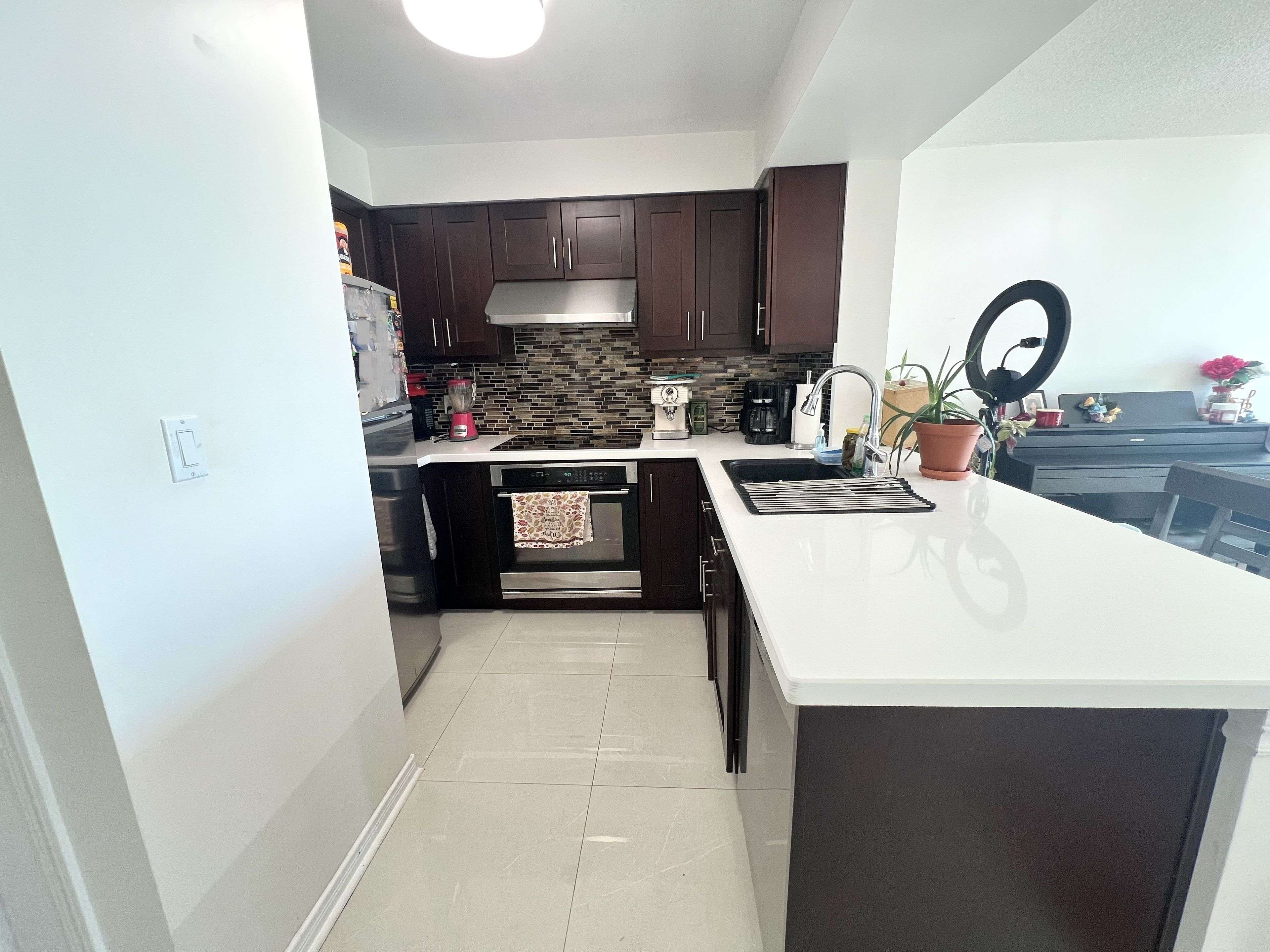 4879 Kimbermount AVE #1602, Mississauga, ON L5M 7R8