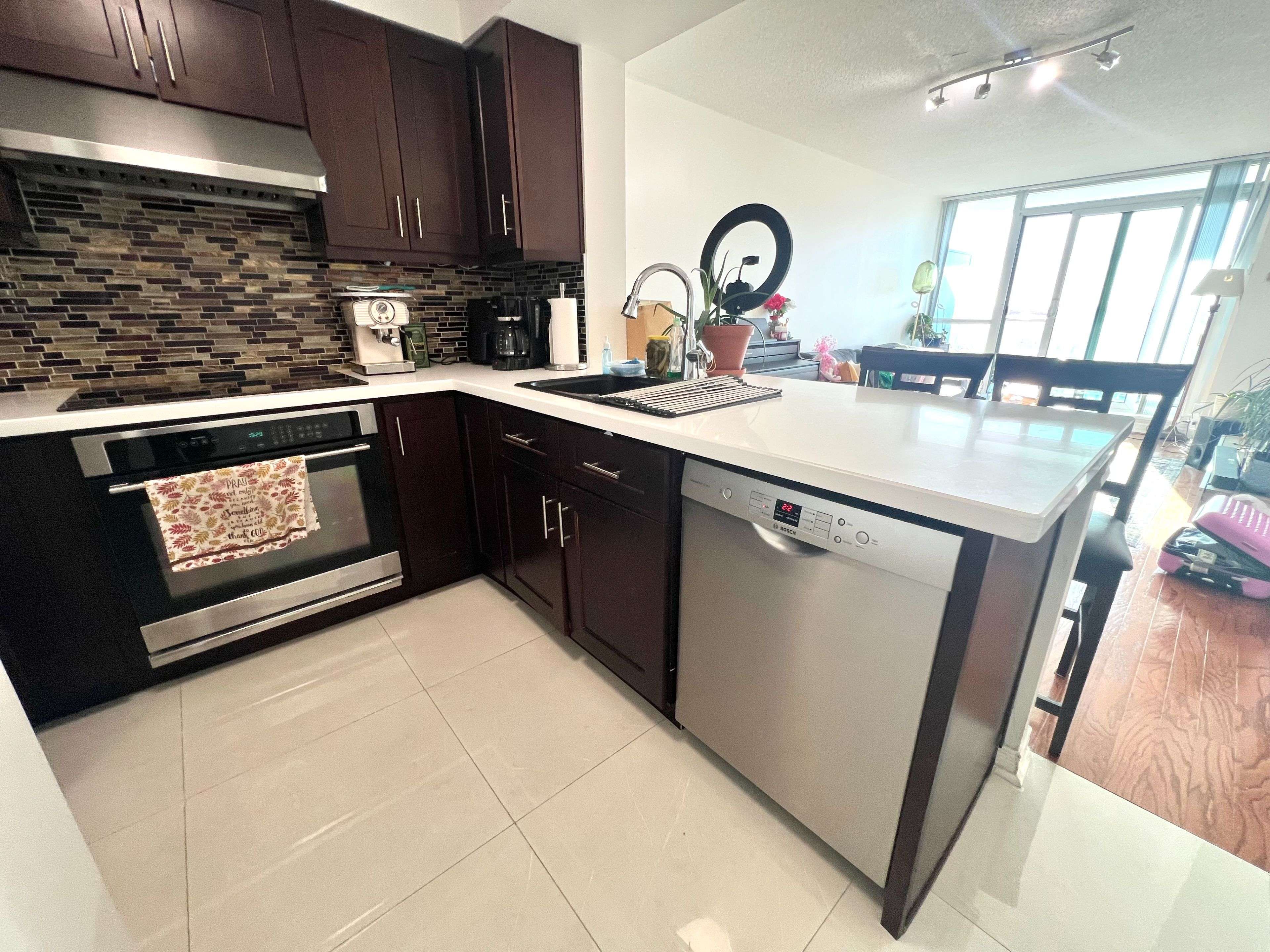4879 Kimbermount AVE #1602, Mississauga, ON L5M 7R8
