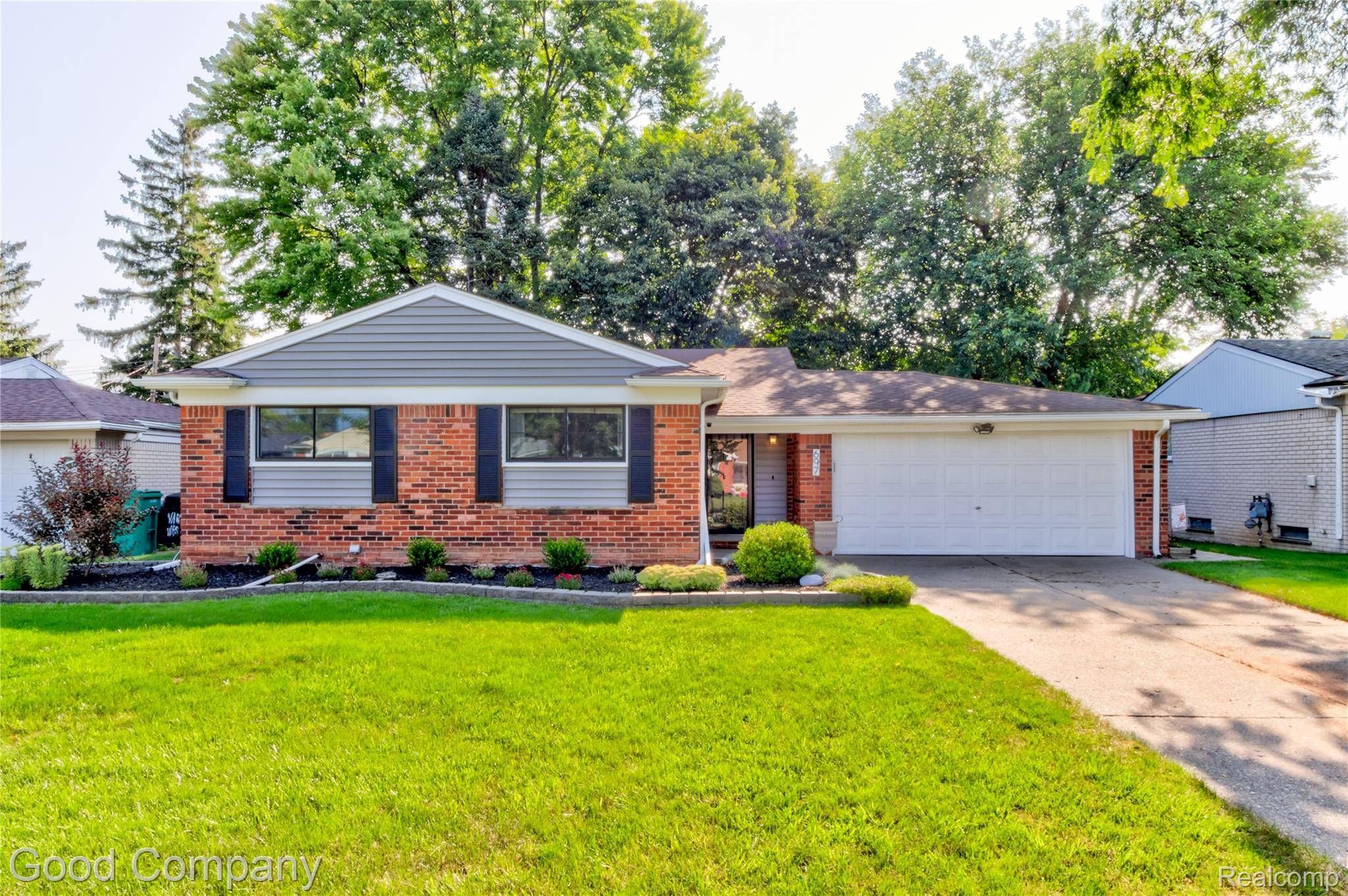 697 Hamlet RD, Auburn Hills, MI 48326