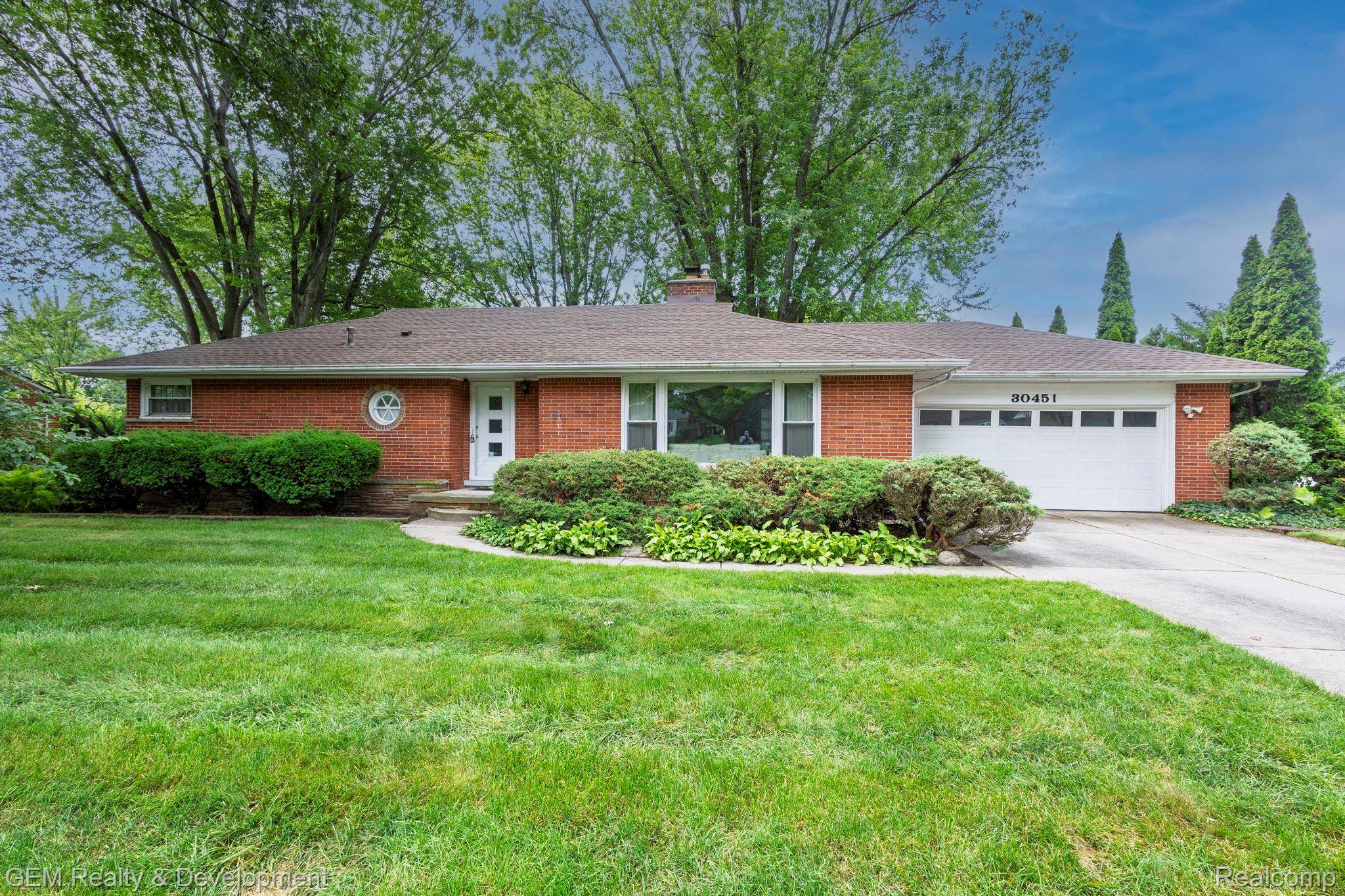 30451 Lyndon ST, Livonia, MI 48154