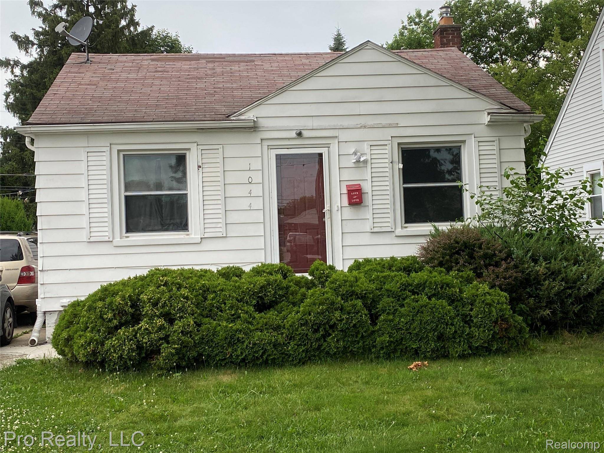 1044 Cloverlawn AVE, Lincoln Park, MI 48146