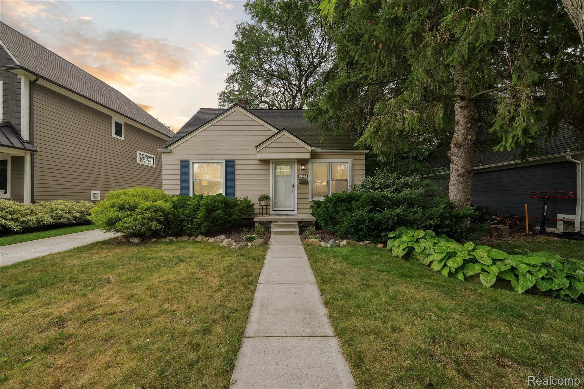 324 N Evergreen ST, Plymouth, MI 48170