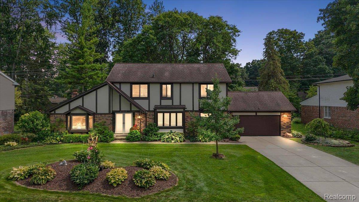 35245 Glengary CIR, Farmington Hills, MI 48331