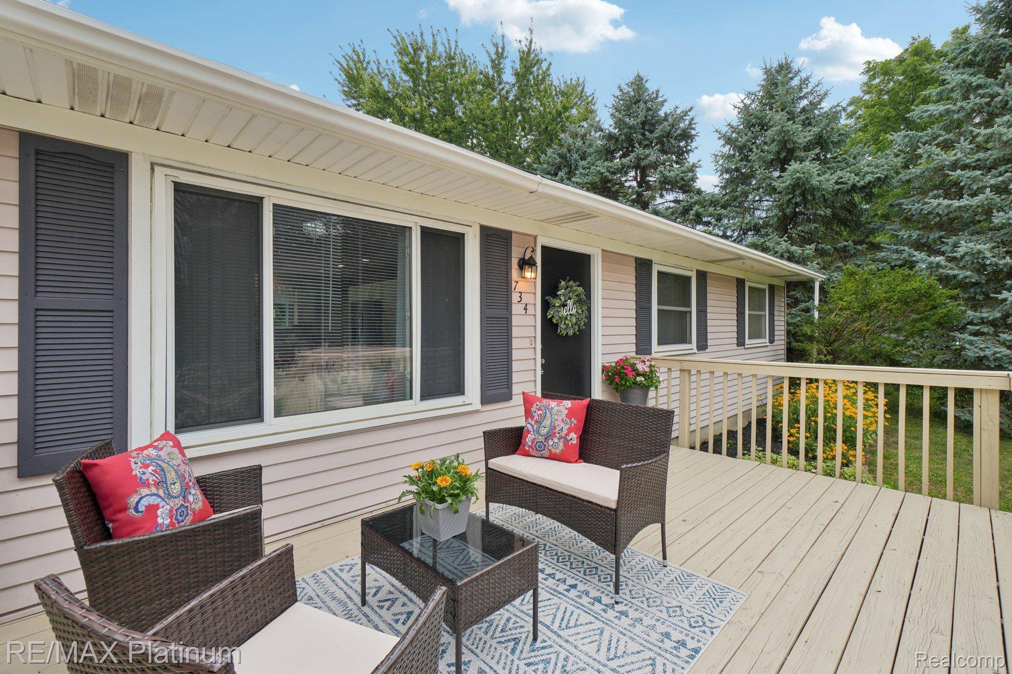 734 S Walnut ST, Howell, MI 48843