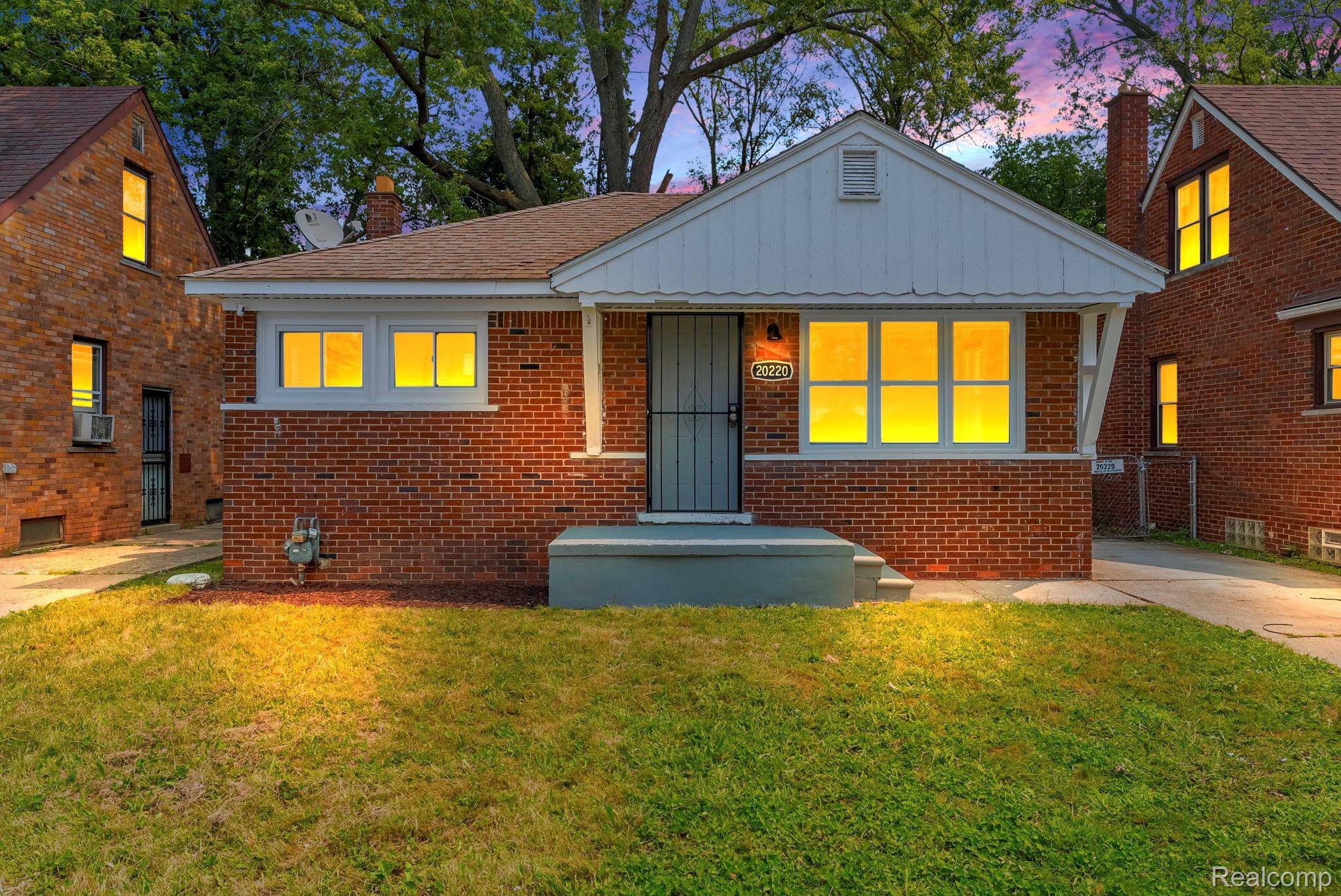 20220 Lahser RD, Detroit, MI 48219