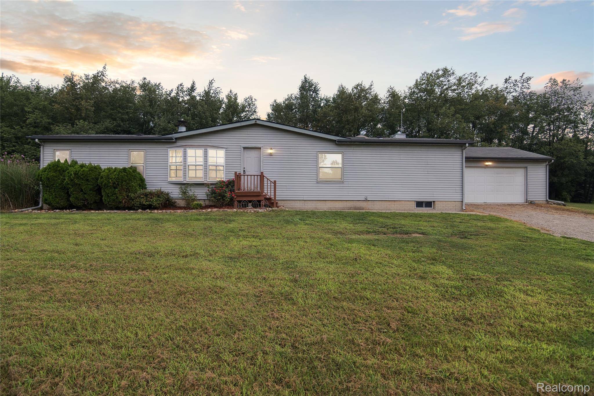 16424 N Rollin HWY, Addison Village, MI 49220