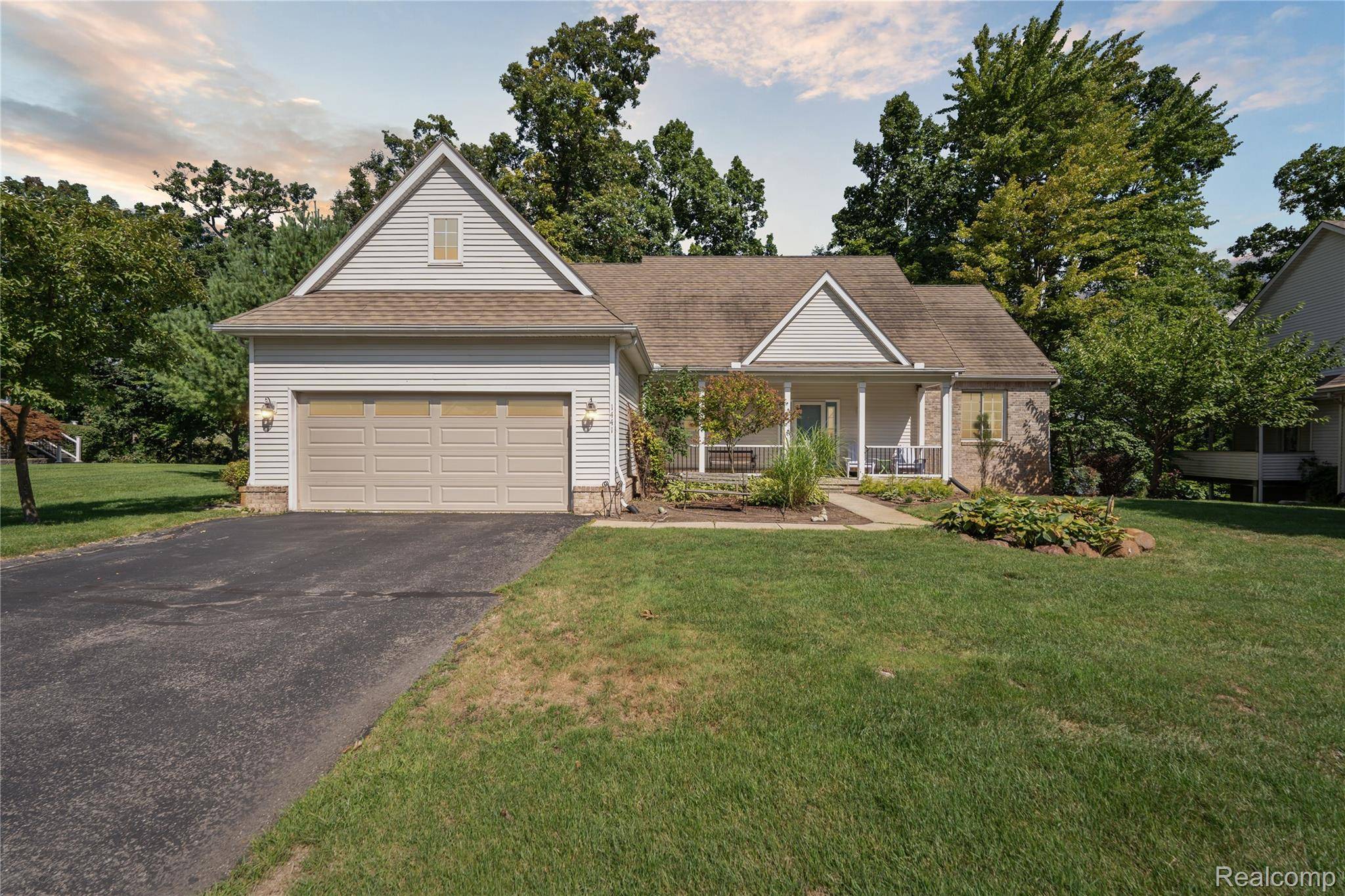 1441 Remsing ST, Hartland Township, MI 48353