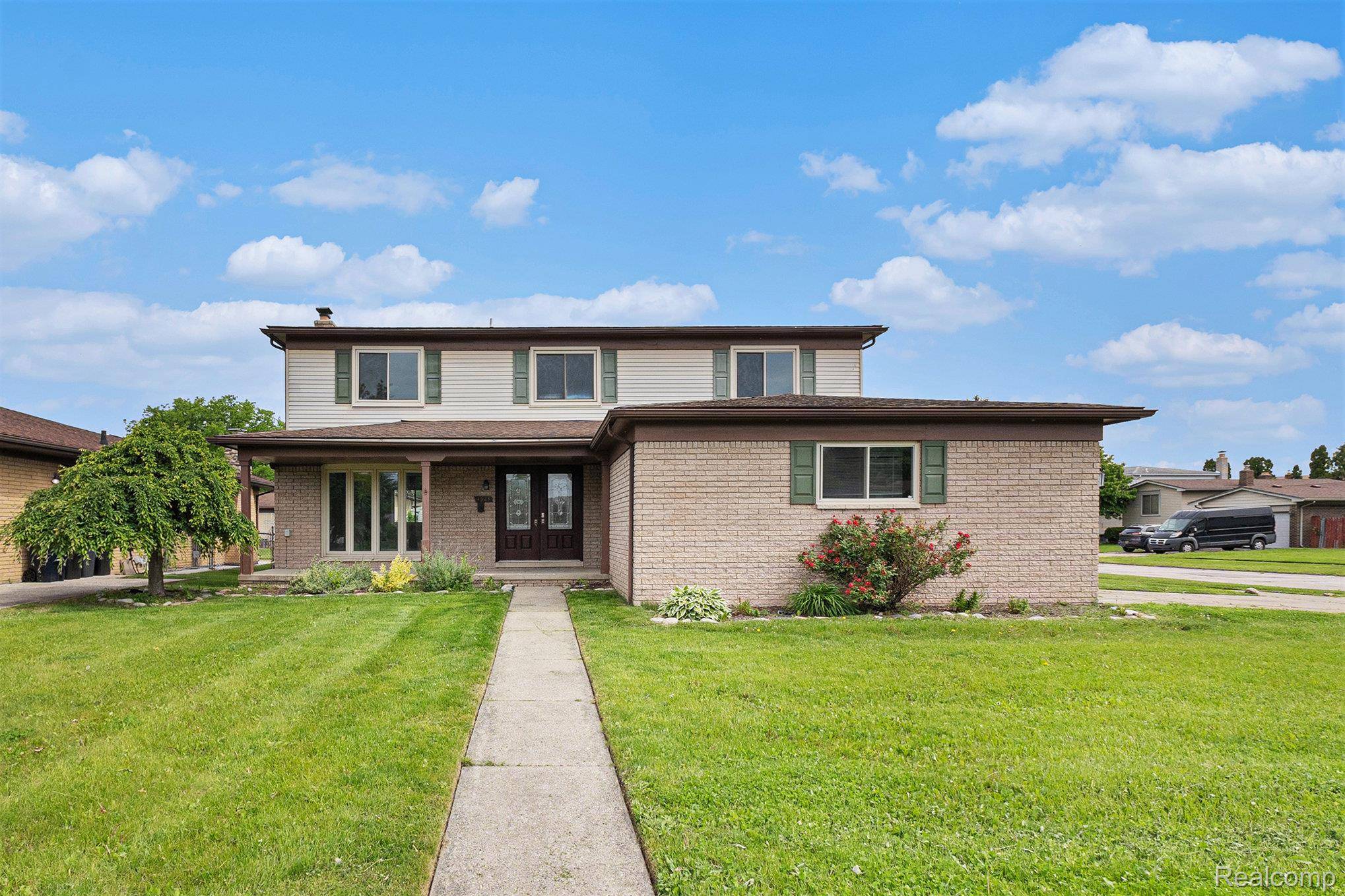 4325 Fox Hill DR, Sterling Heights, MI 48310