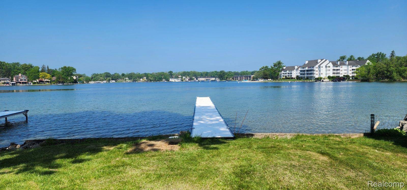 1384 Rossdale, Waterford Charter Township, MI 48328