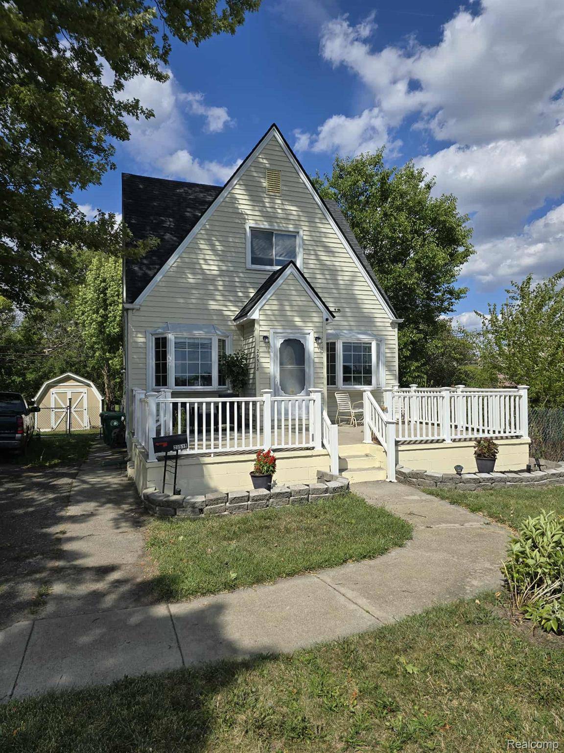 29518 Beechwood ST, Garden City, MI 48135