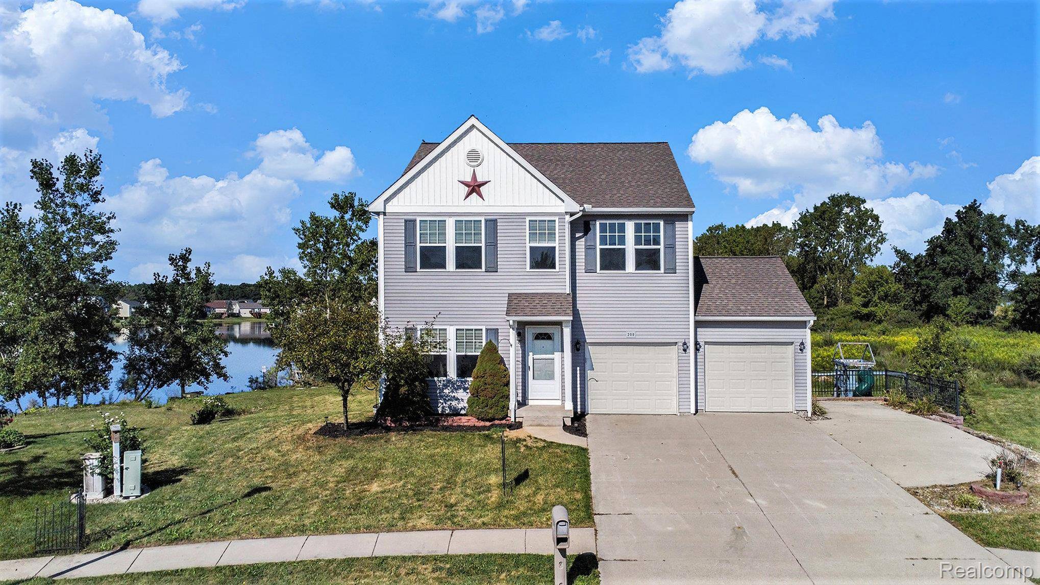 200 Lake Ridge DR, Aurelius Township, MI 48854
