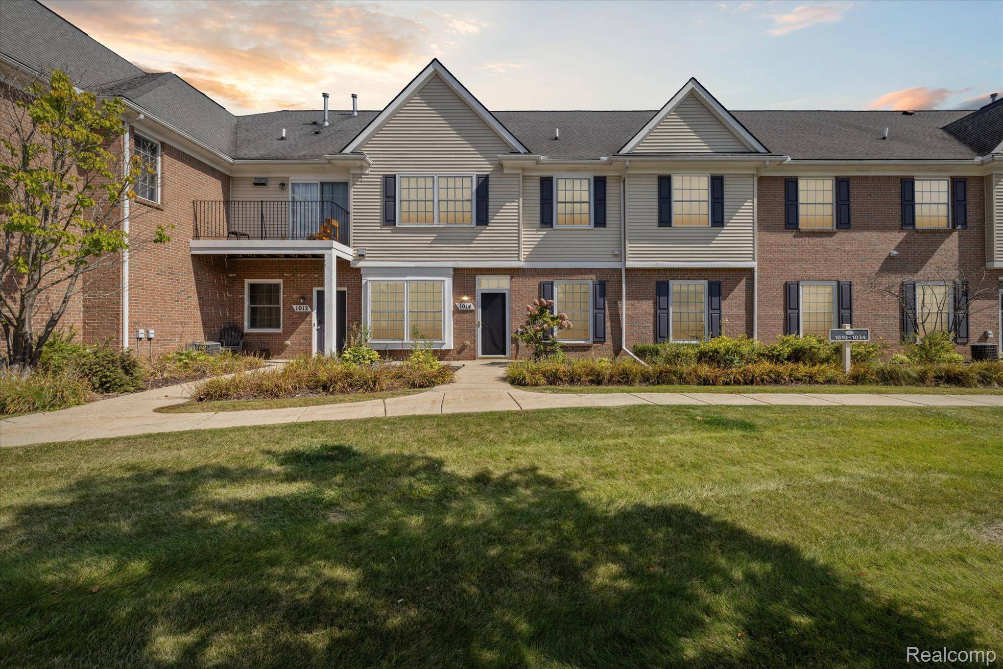 1014 Shiawassee CIR, Howell, MI 48843