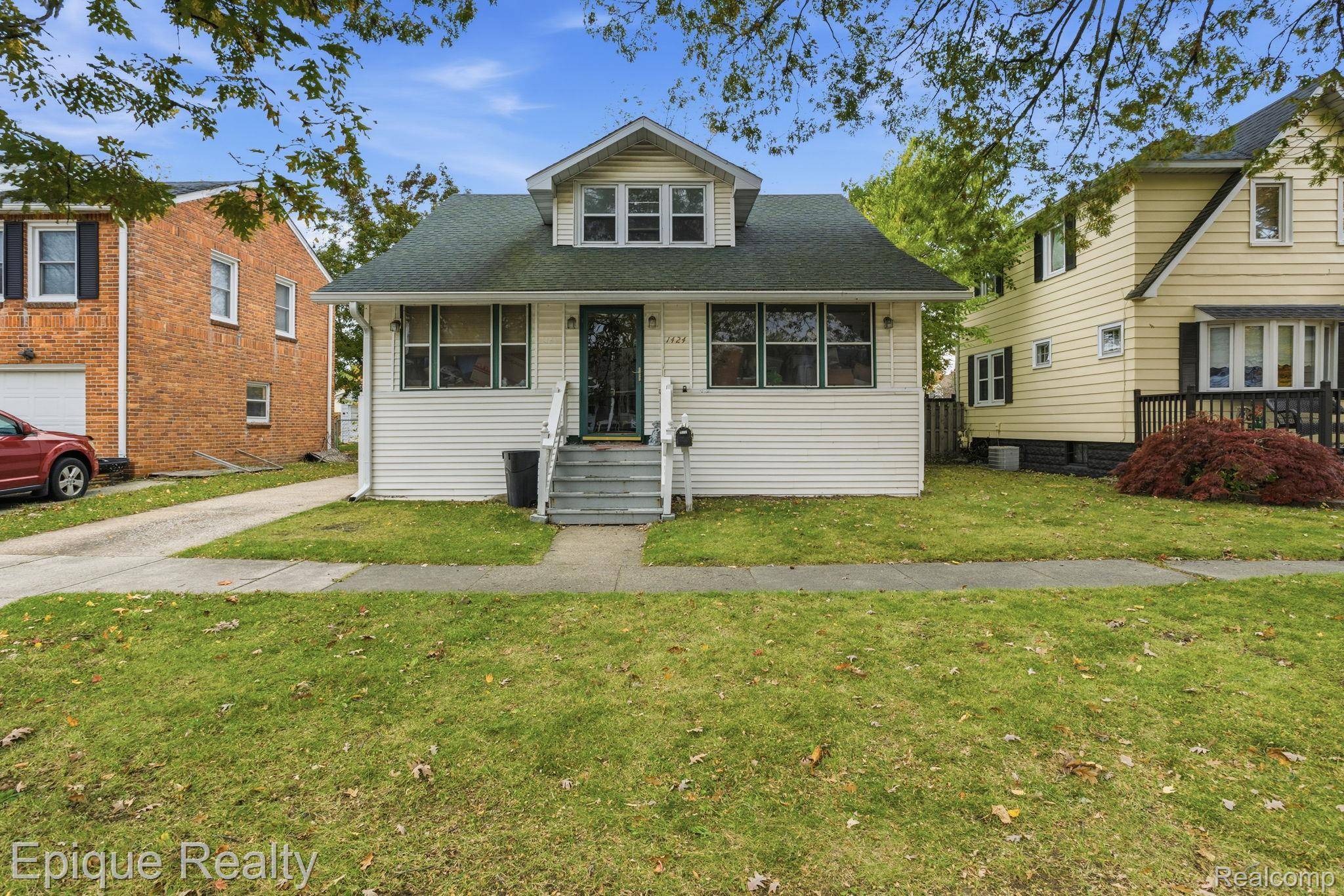 1424 19th ST, Port Huron, MI 48060