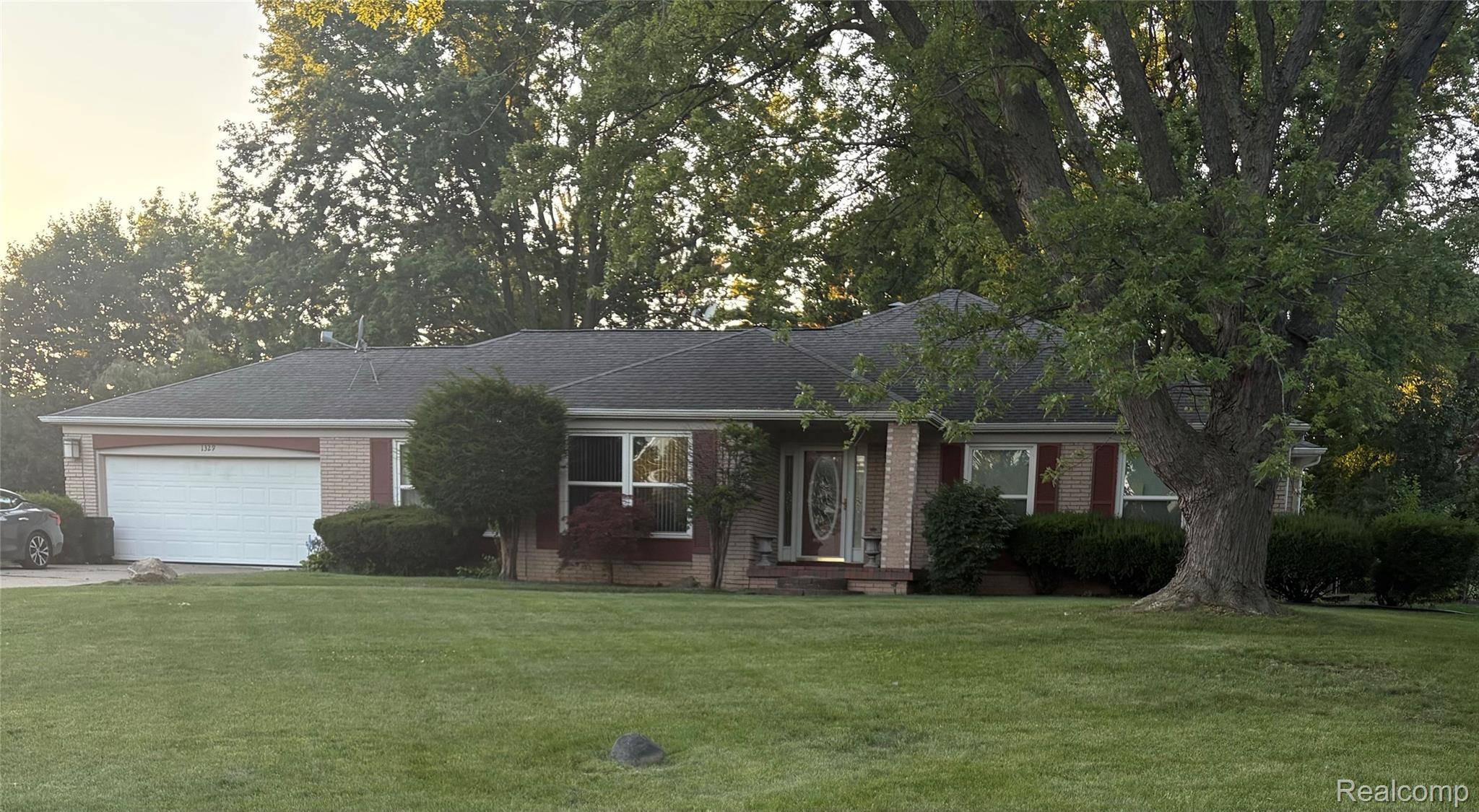1329 Arrowwood LN, Grand Blanc Charter Township, MI 48439