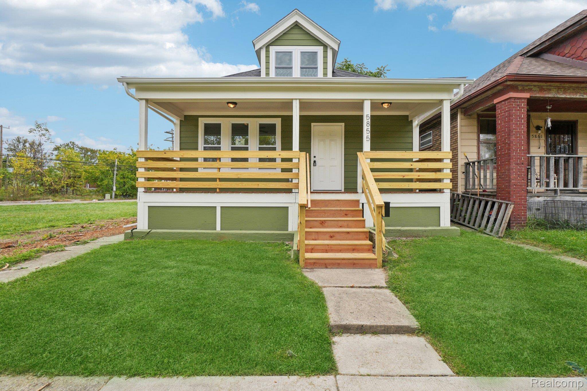 5855 Hurlbut ST, Detroit, MI 48213