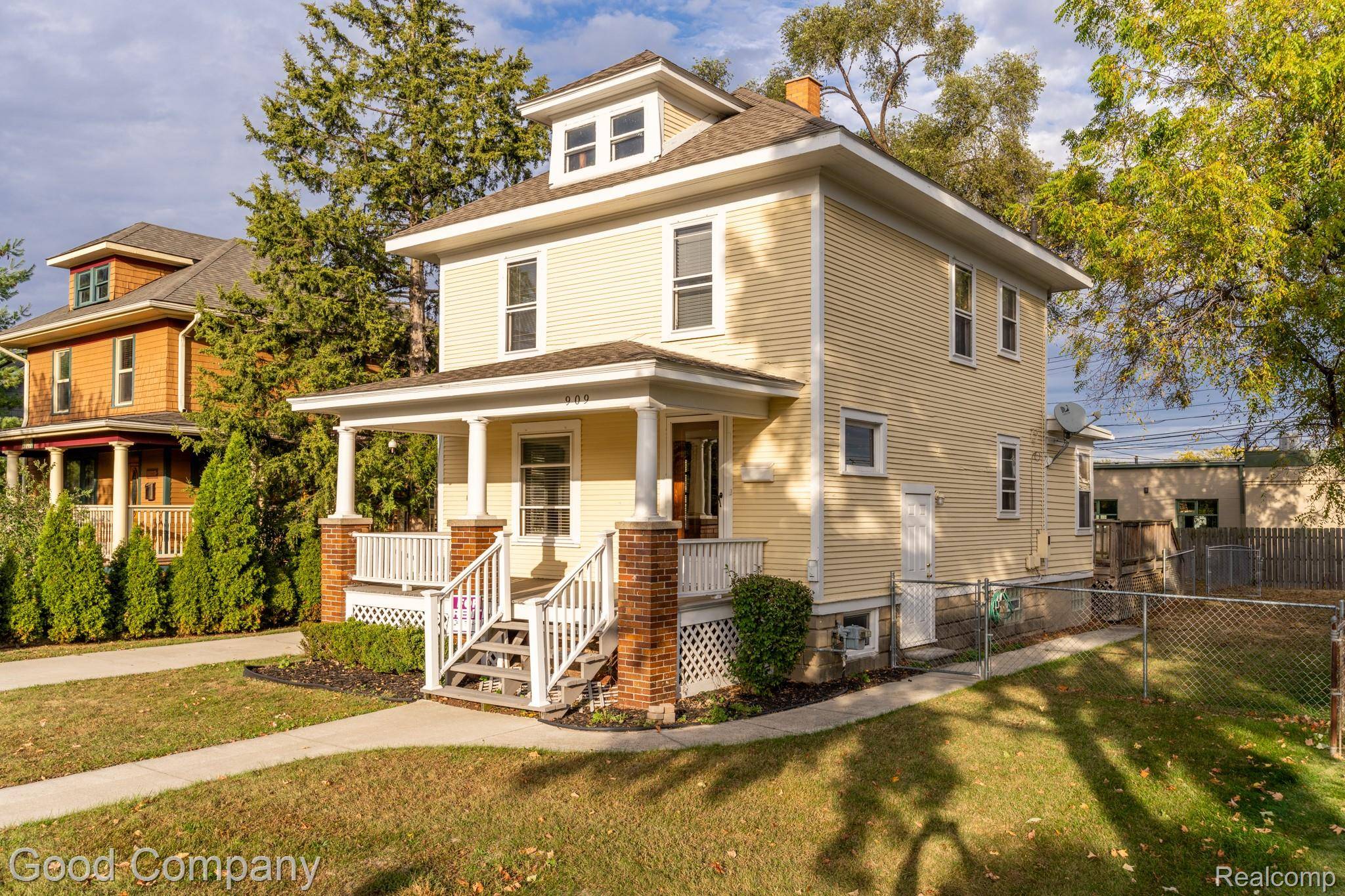 909 S Center ST, Royal Oak, MI 48067