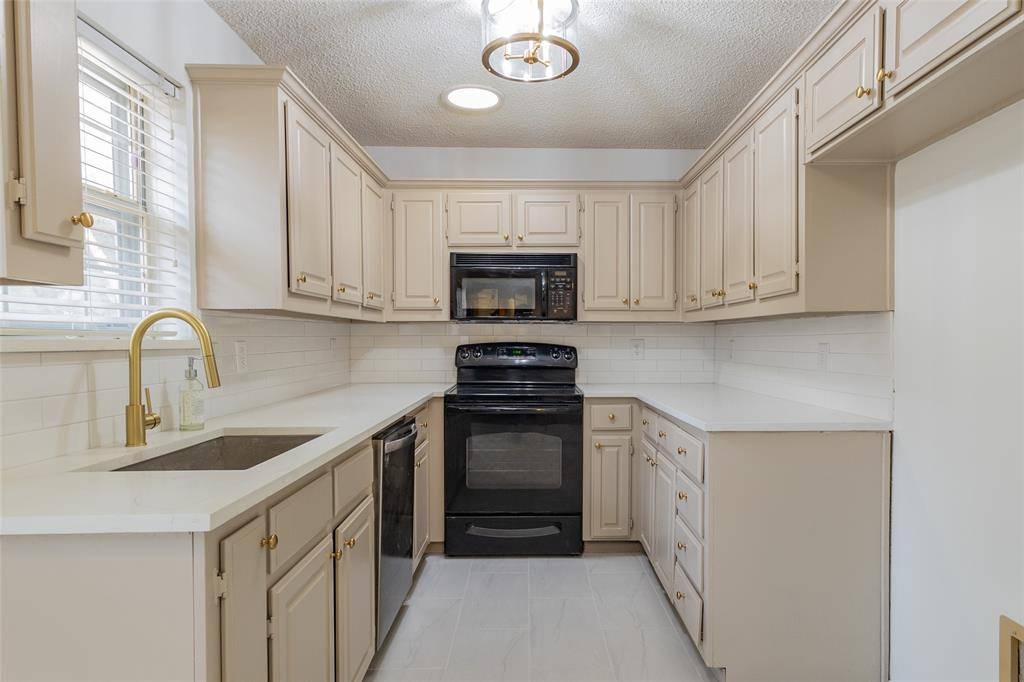 8518 Bridgewater Drive, Rowlett, TX 75088