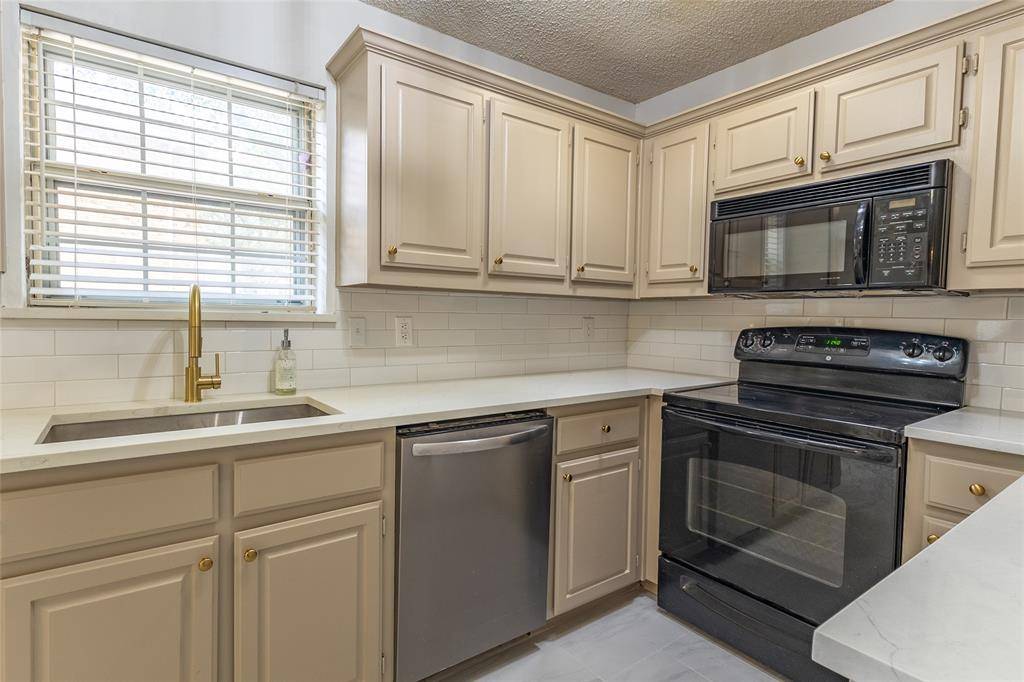 8518 Bridgewater Drive, Rowlett, TX 75088