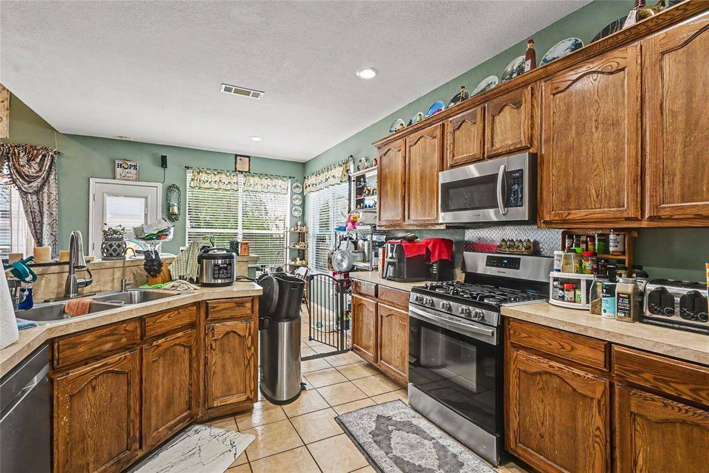 6369 Redeagle Creek Drive, Fort Worth, TX 76179