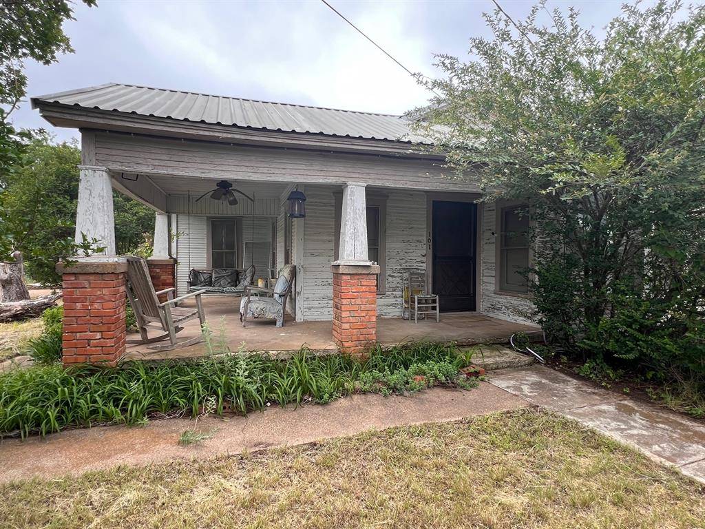 101 E Commerce Street, Gustine, TX 76455