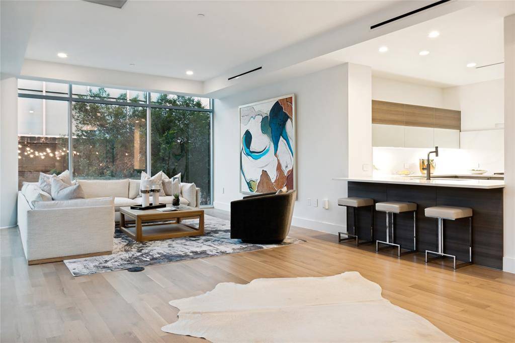2025 Woodall Rodgers Freeway #23, Dallas, TX 75201
