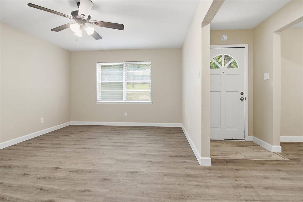 2703 Oak Cliff Lane, Arlington, TX 76012