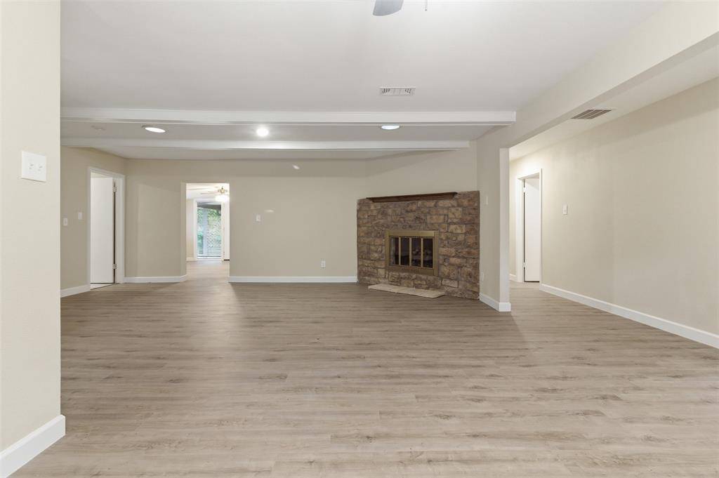 2703 Oak Cliff Lane, Arlington, TX 76012