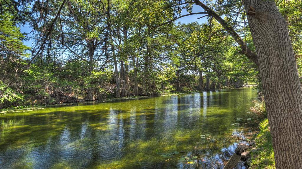 187 N ROY CHISUM Road, Leakey, TX 78873
