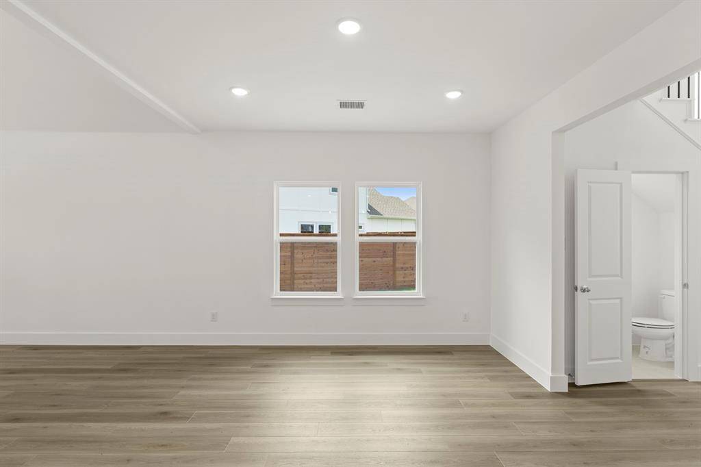 2000 Blossom Street, Mesquite, TX 75181