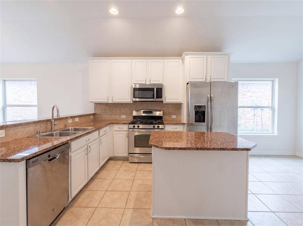 1605 Nighthawk Drive, Little Elm, TX 75068