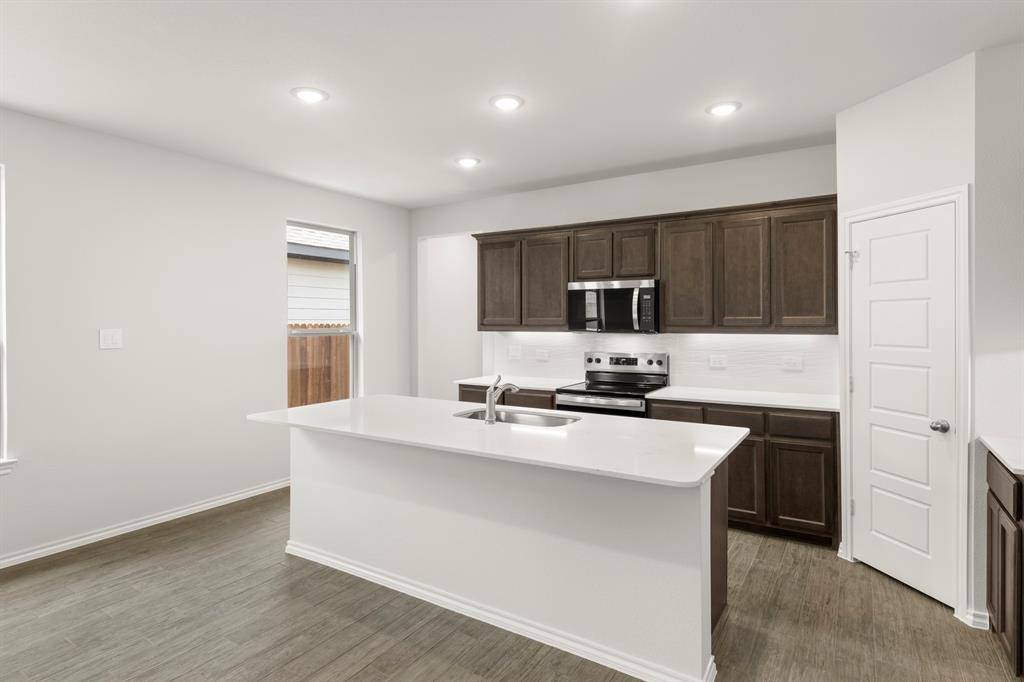 1708 Elle Lane, Aubrey, TX 76227